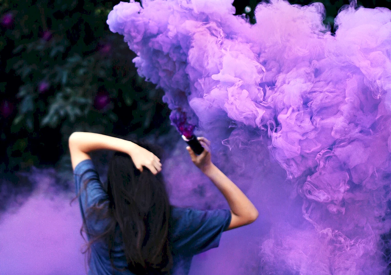 Фотосессия с фиолетовым дымом