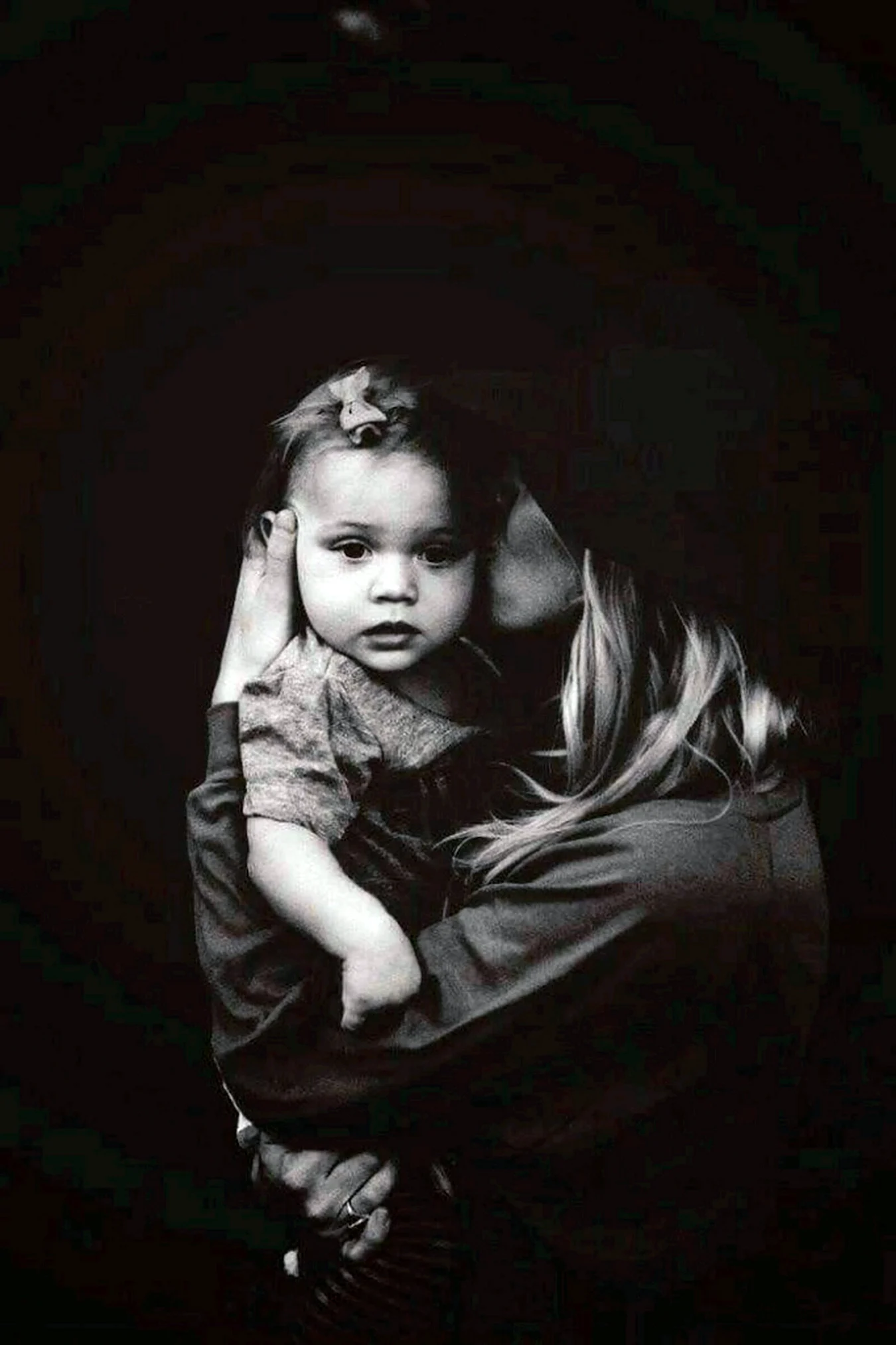 Фотосессия в черном с малышом