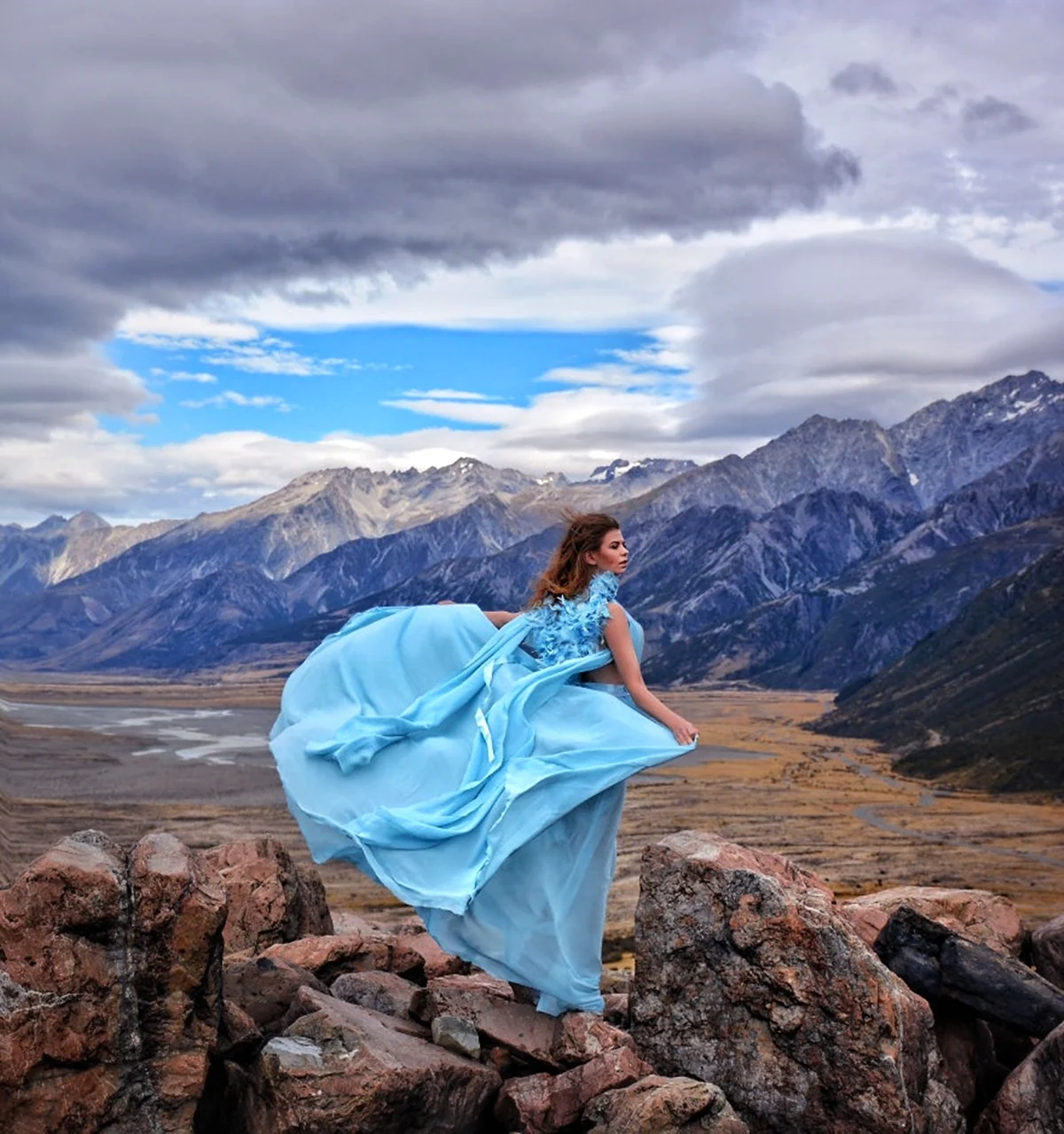 Фотосессия в горах в платье