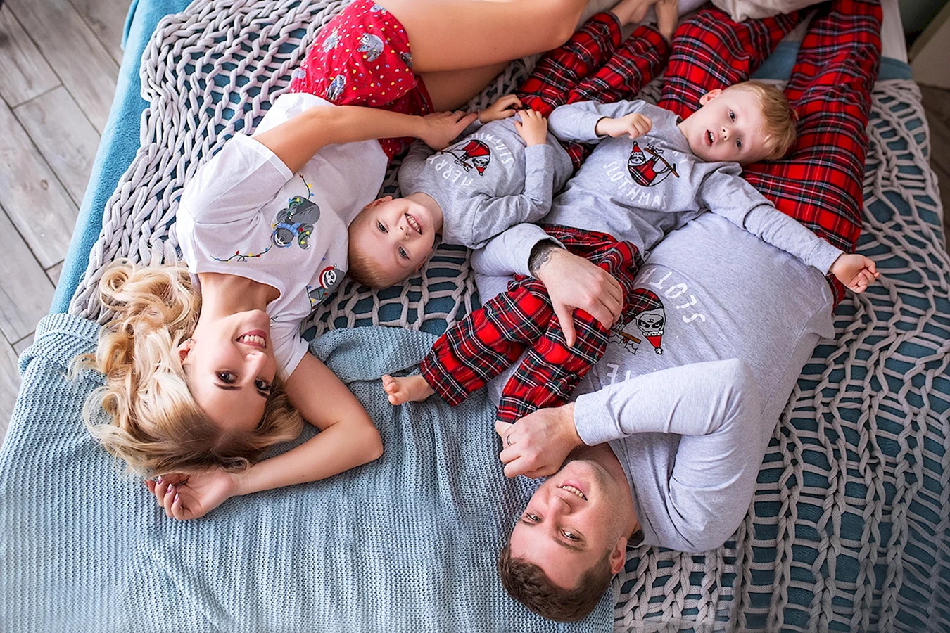 Фотосессия в пижамах семейная