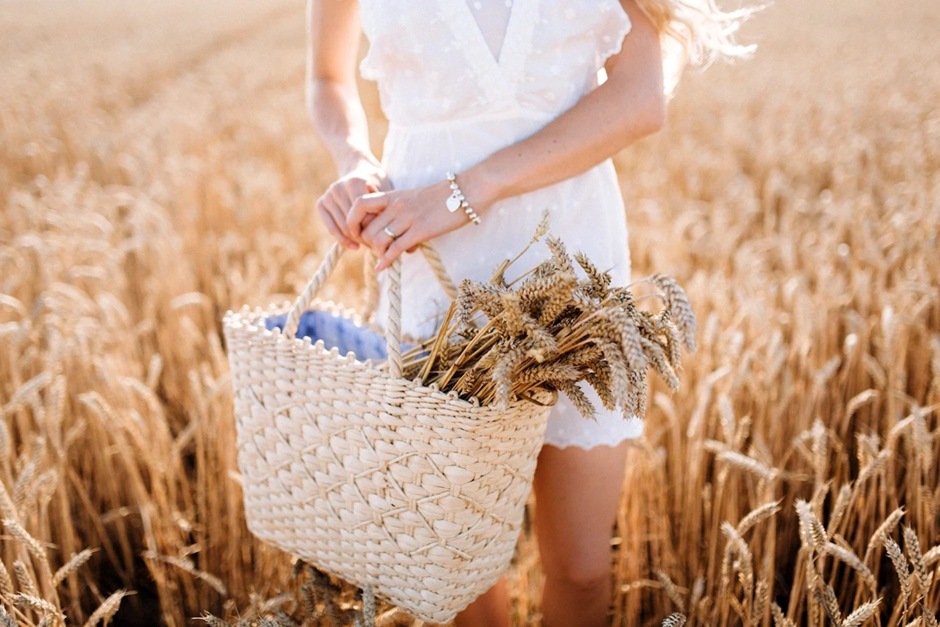 Фотосессия в пшенице