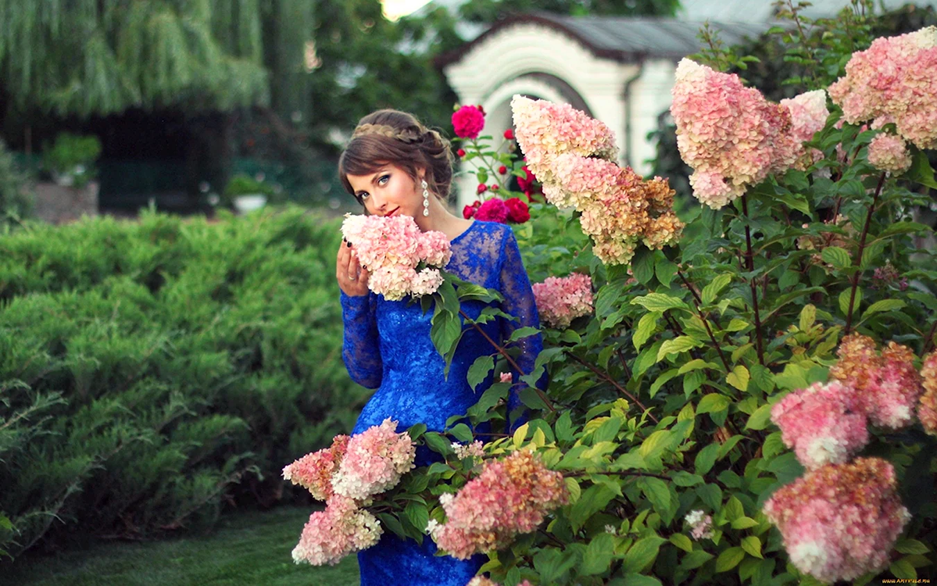 Фотосессия в цветочном саду