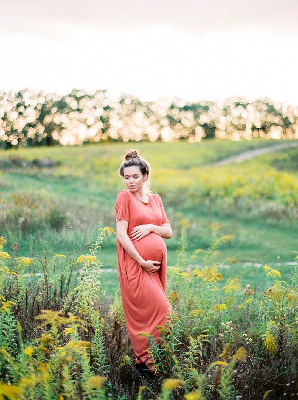 Фотосет для беременных на природе