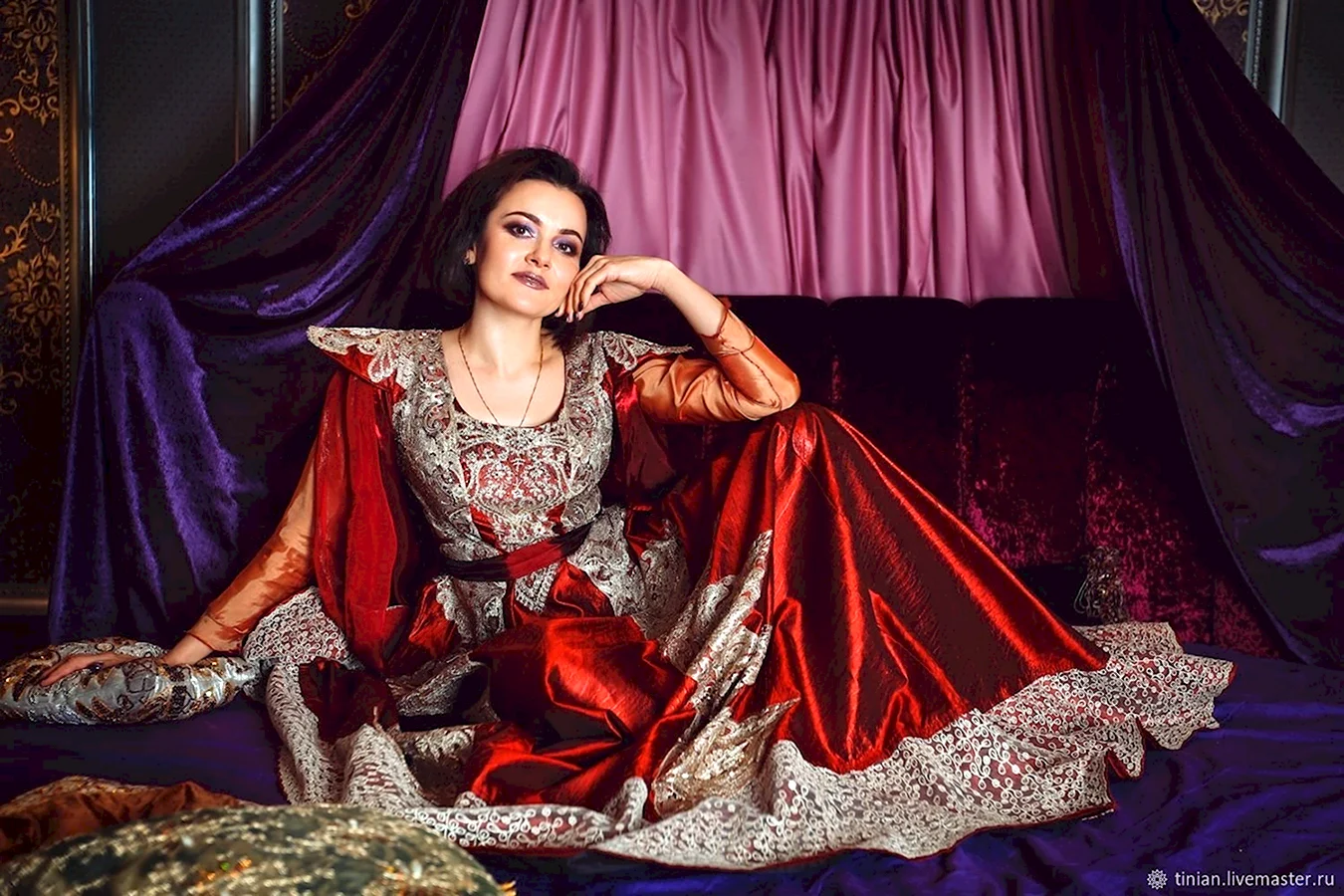 Frida Xhoi Королевские платья