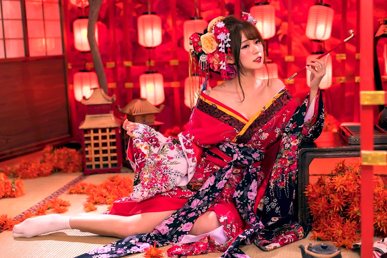 Гейша в Красном кимоно