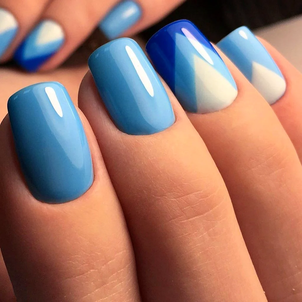 Голубые квадратные ногти