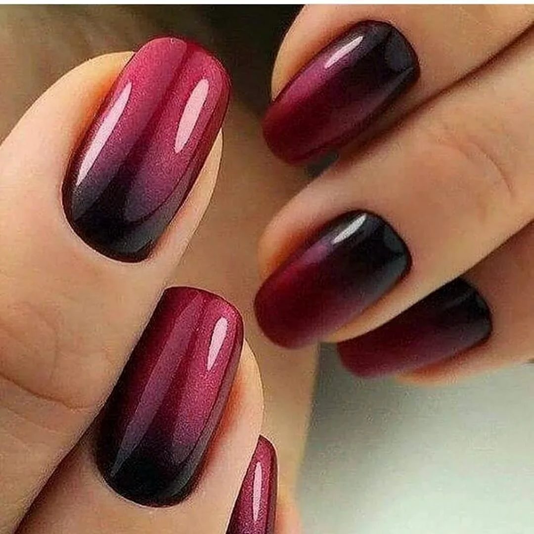 Градиент цвет бордо на ногтях