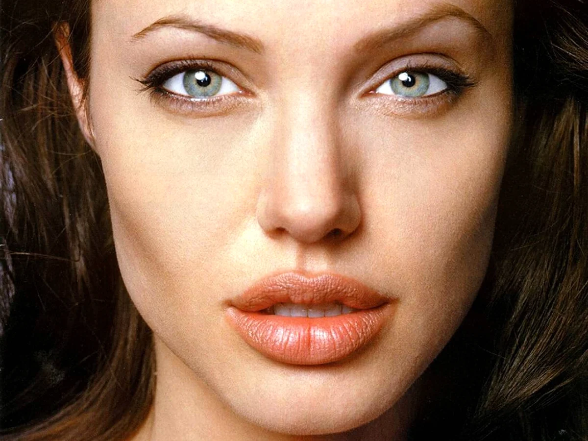 Губы Анджелины Джоли