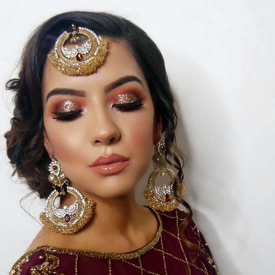 Индийский макияж для карих глаз
