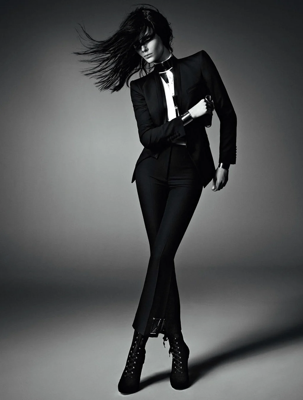 Кейт Бланшетт в черном костюме