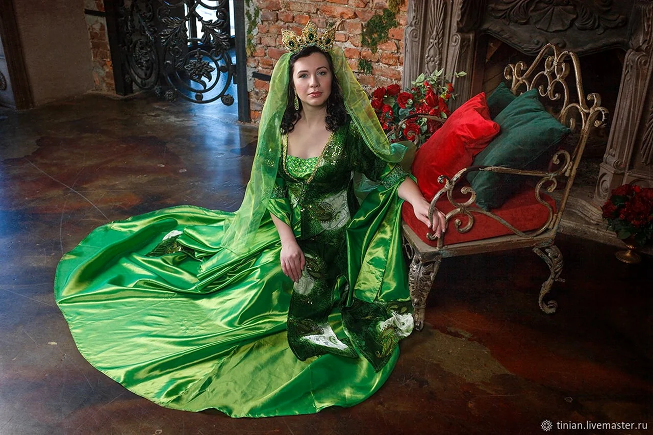 Хюррем Султан в зеленом платье