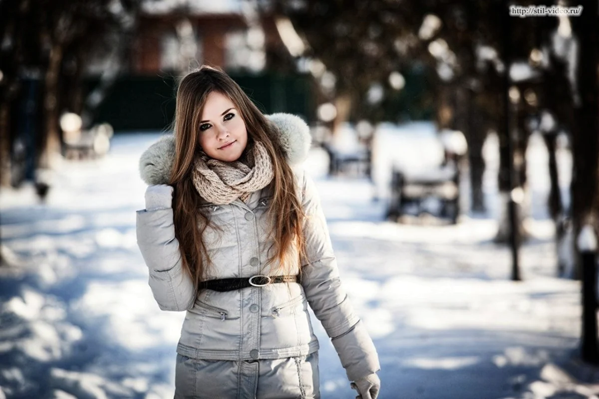 Красивые девушки зимой на улице