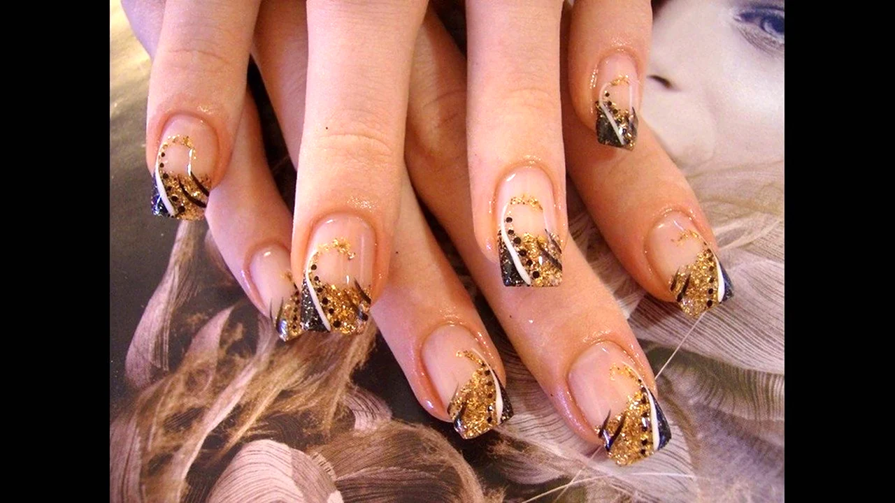 Красивые наращенные ногти с золотом