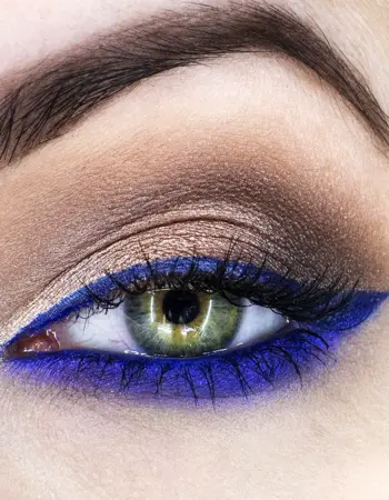 Красивый макияж с синими тенями