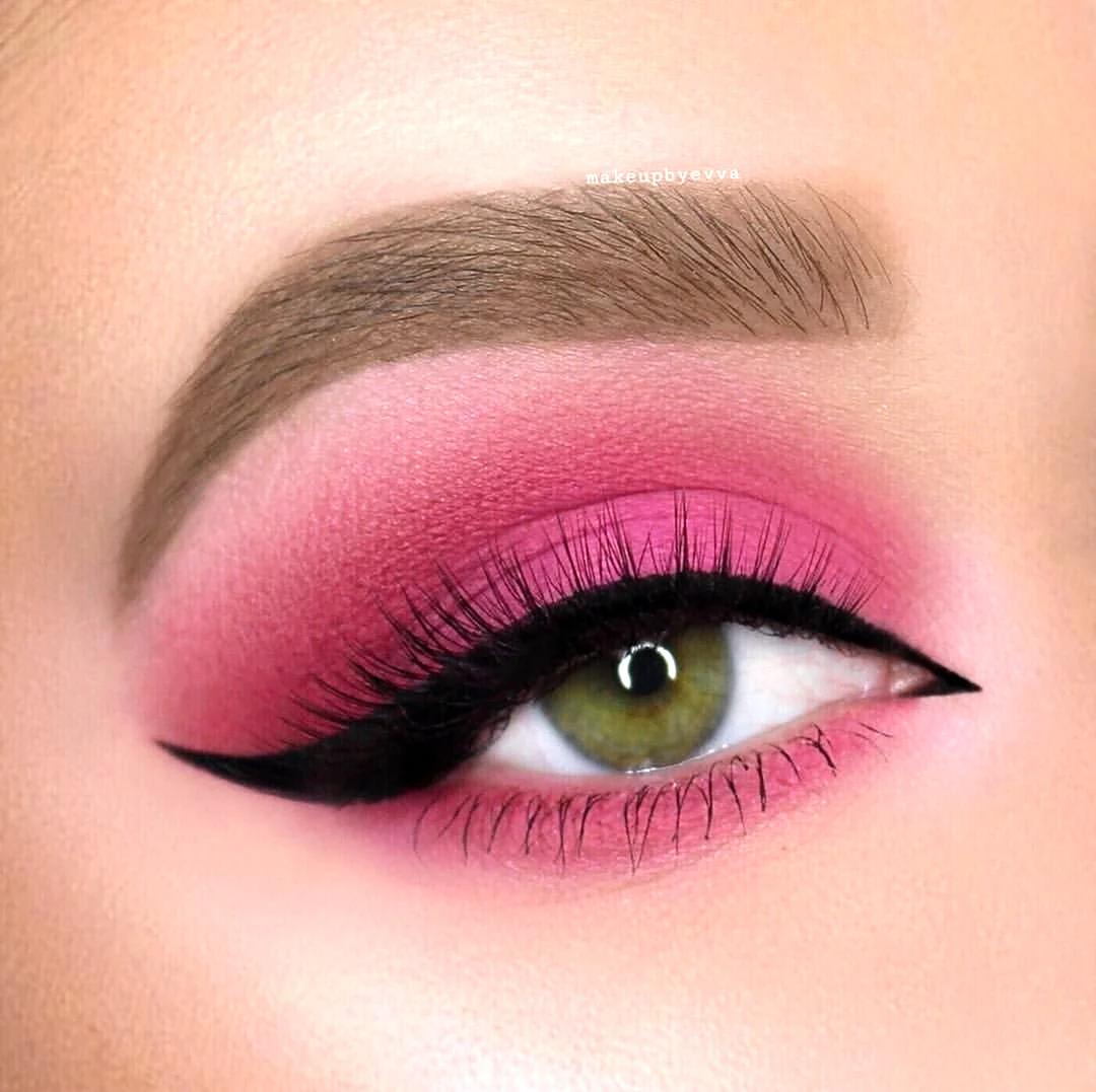 Красивый розовый макияж