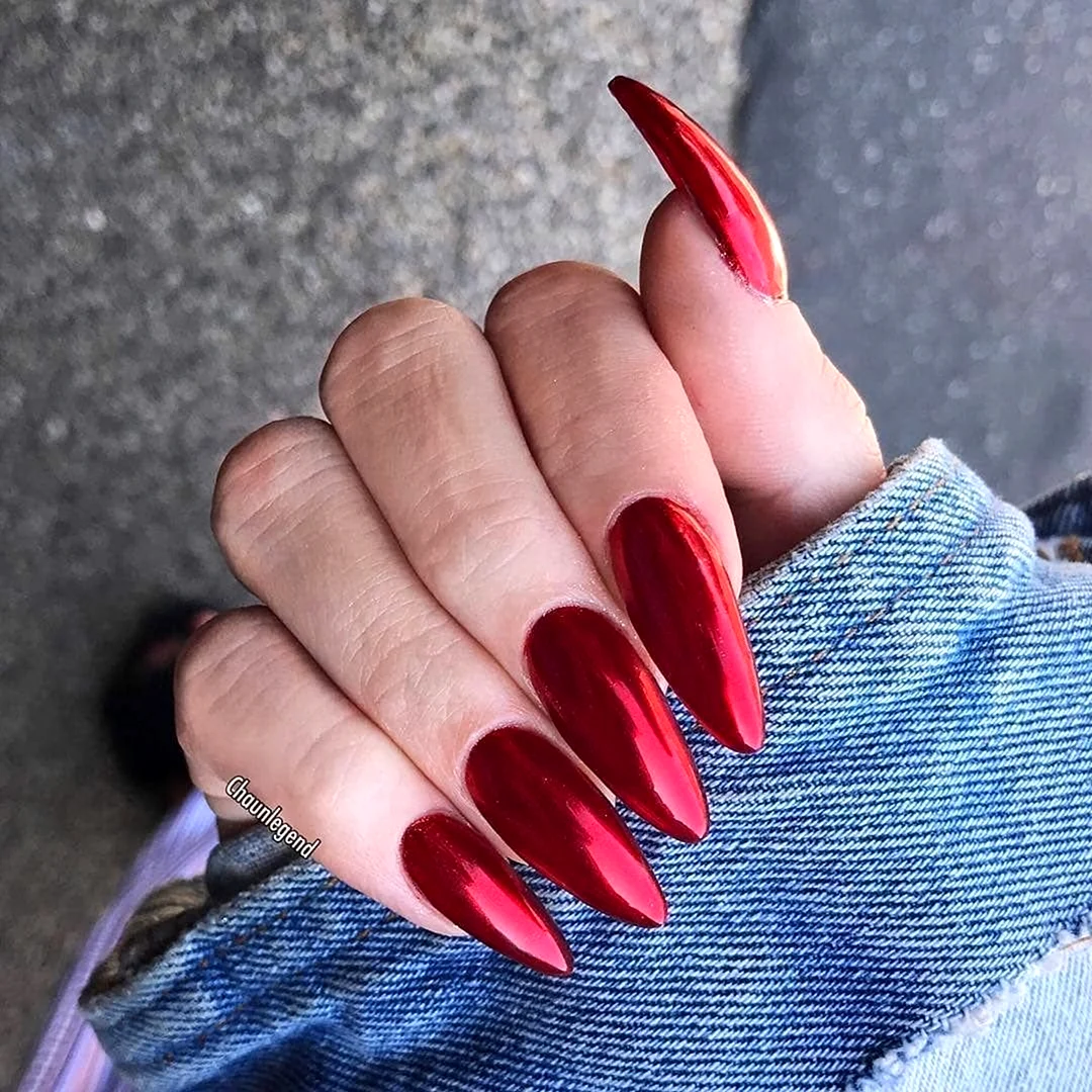 Красные длинные ногти