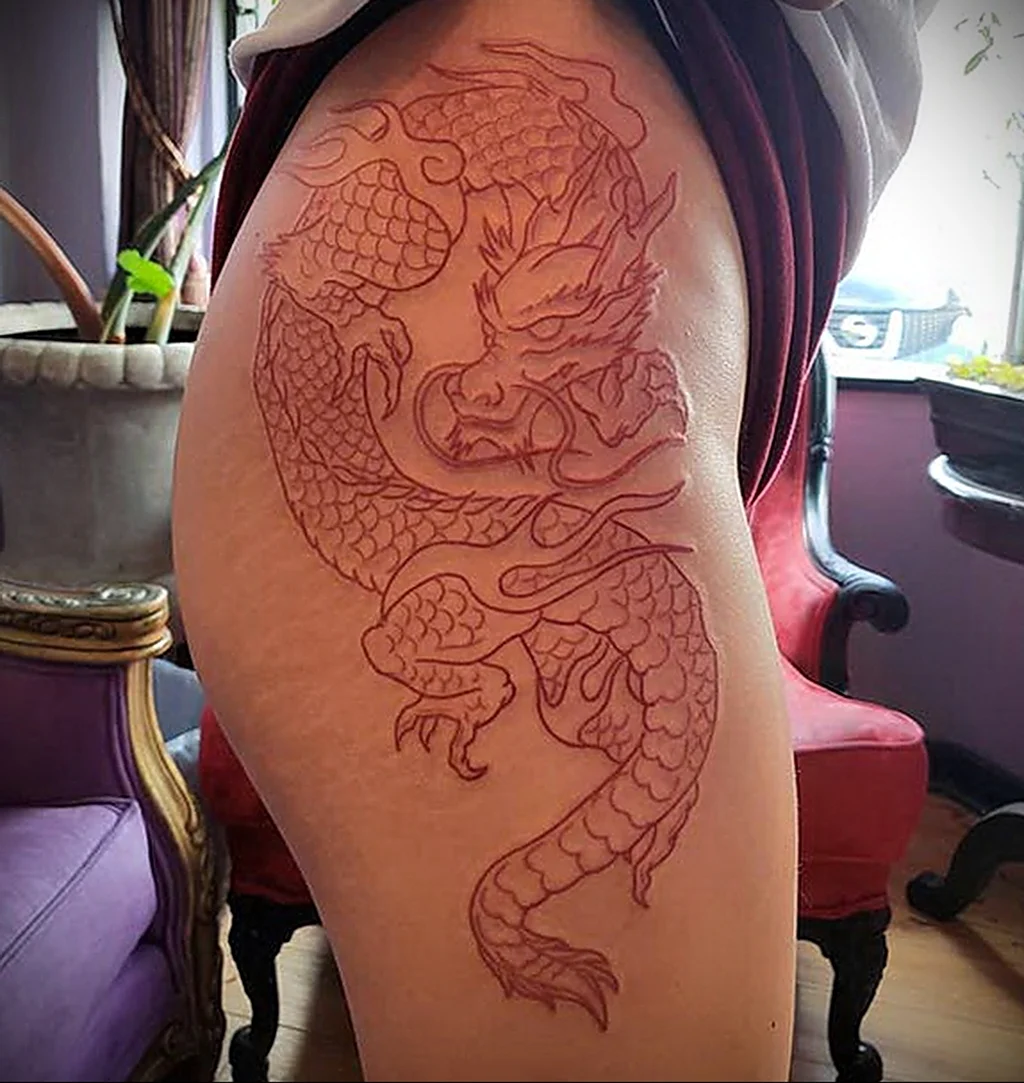 Красный дракон тату