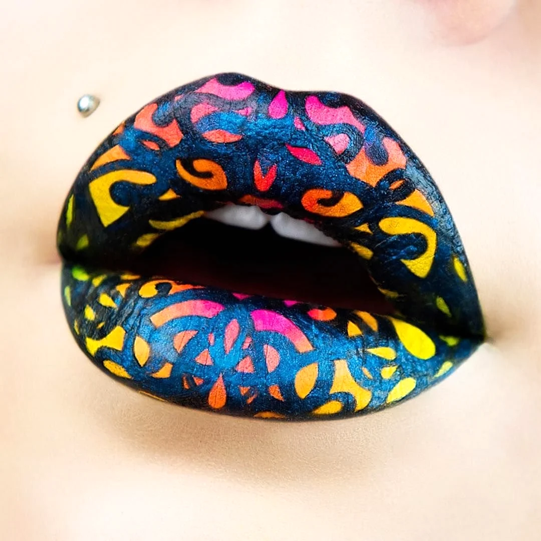 Креативный макияж губ