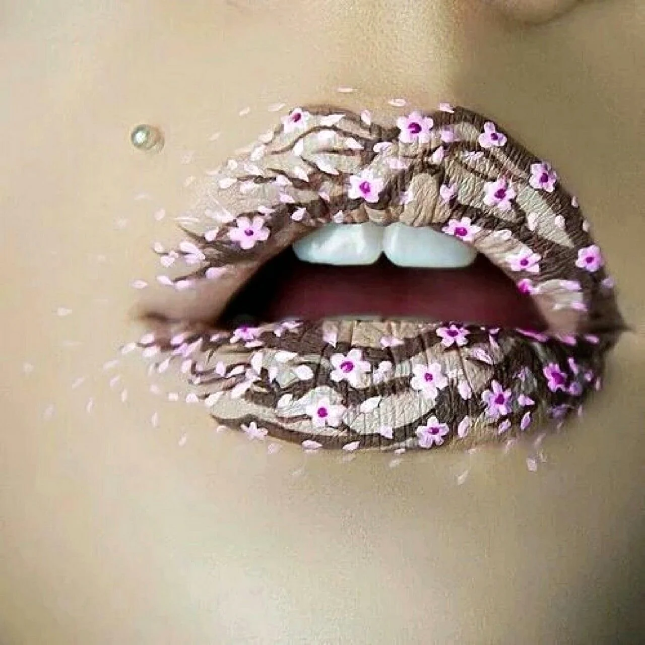 Креативный макияж губ