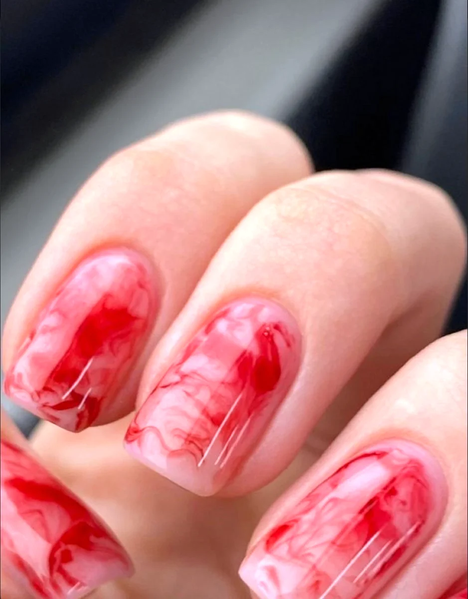 Кровавые ногти маникюр