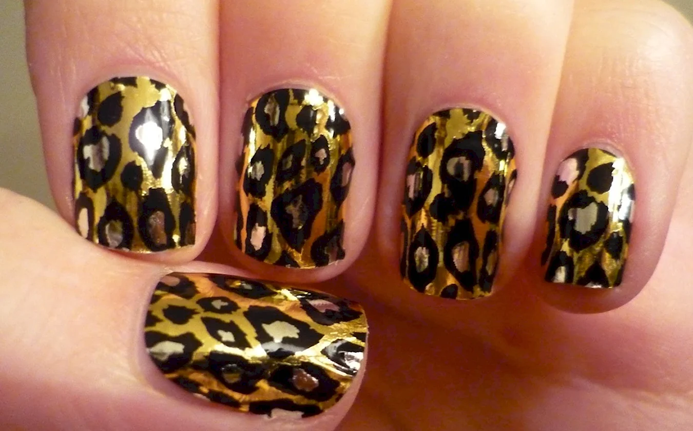 Леопардовые ногти с золотом
