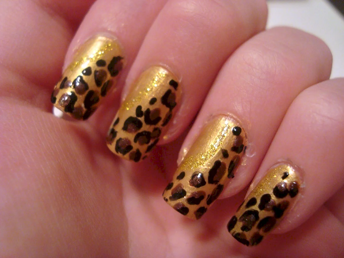 Леопардовый маникюр с золотой фольгой
