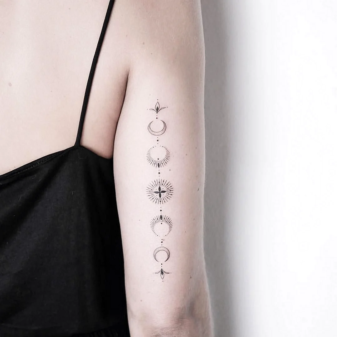 Лунный цикл тату