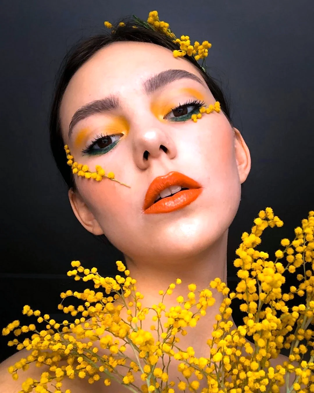 Макияж с желтыми цветами