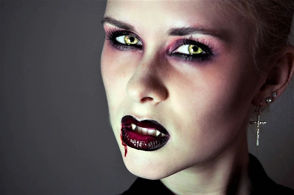 Макияж вампирши на Хэллоуин для девушек
