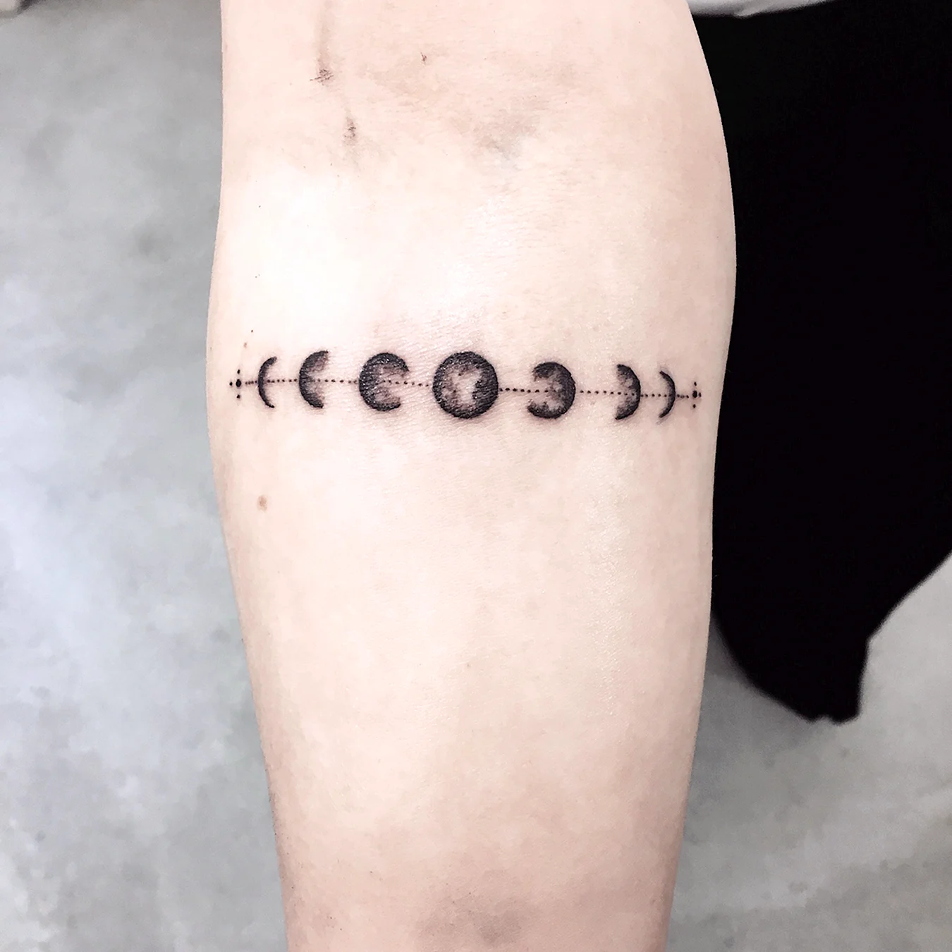 Маленькие тату фаза Луны