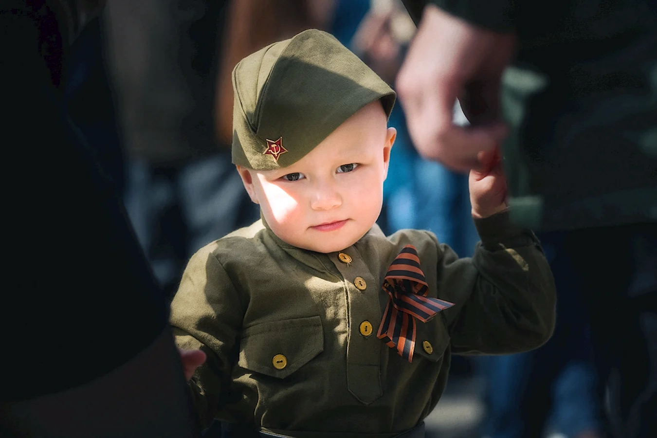 Малыш в военной форме