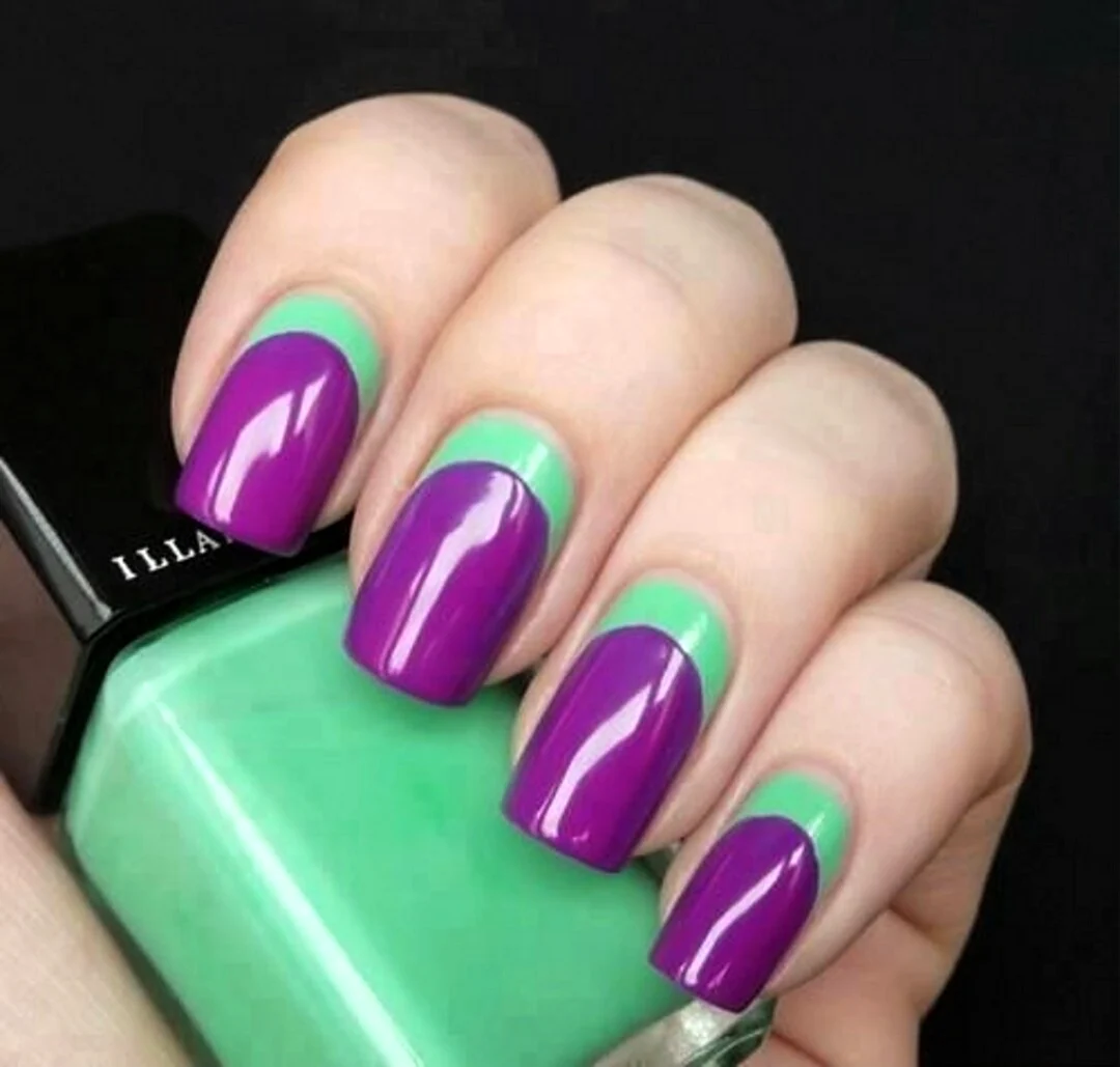 Маникюр фиолетовый с зеленым