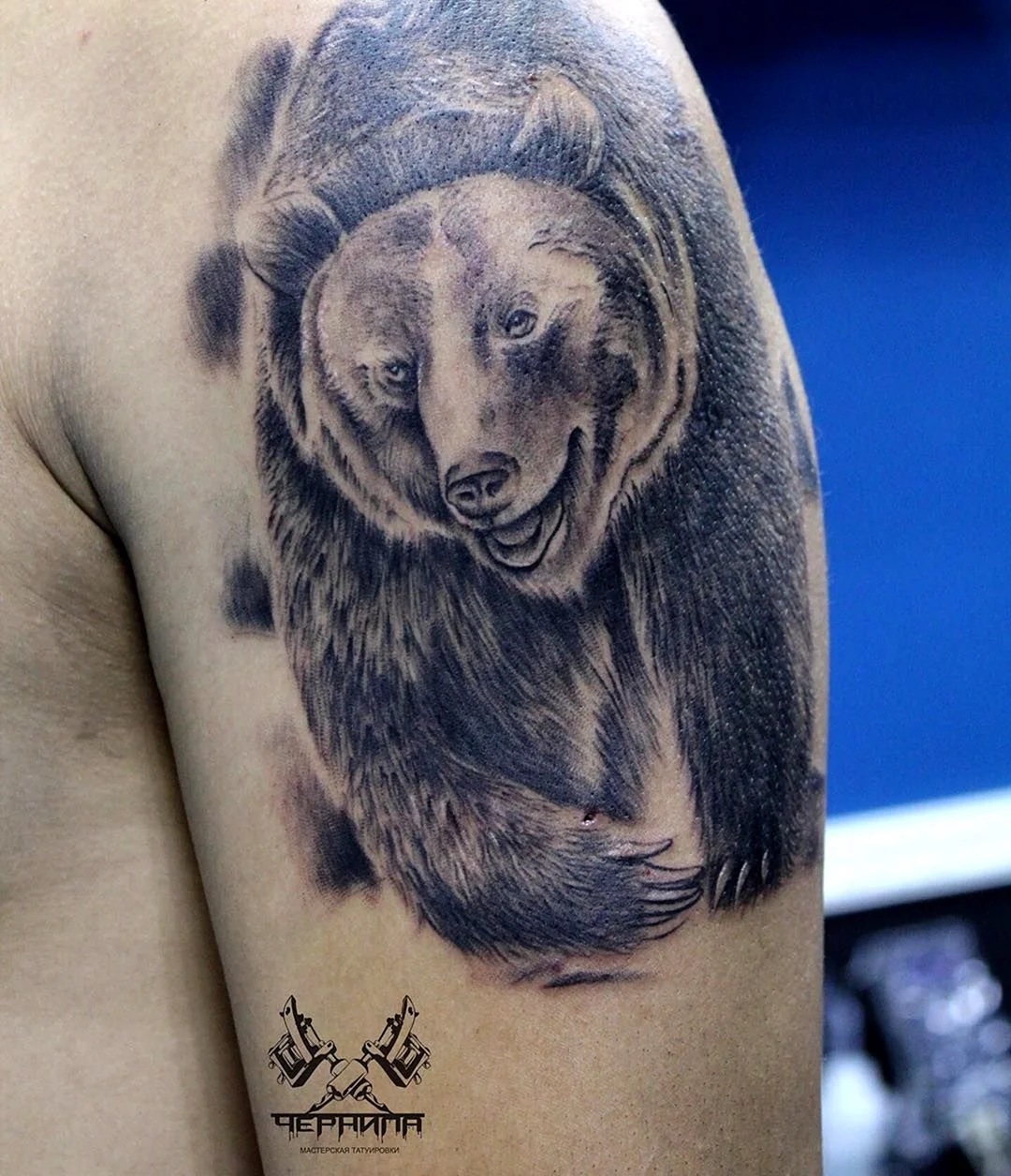 Медведь на плече