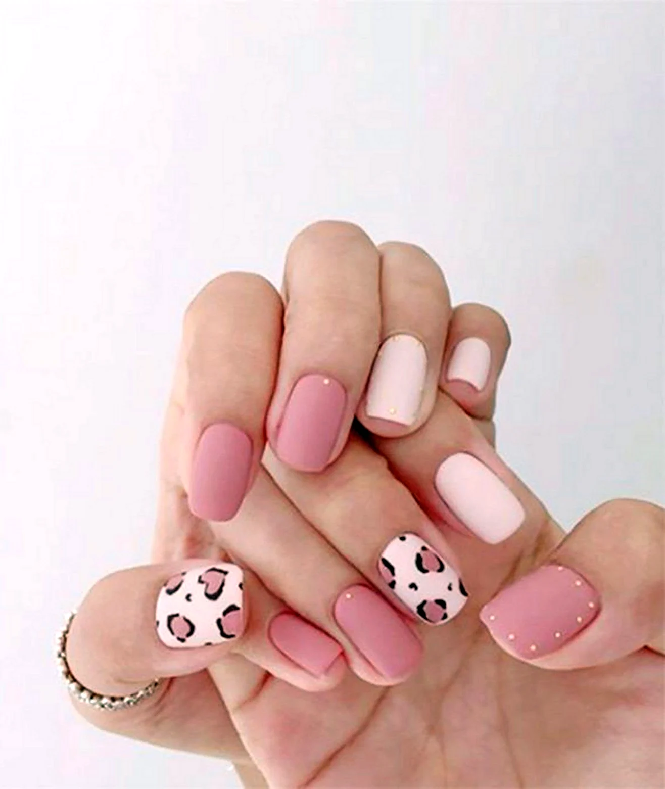 Милые розовые ногти