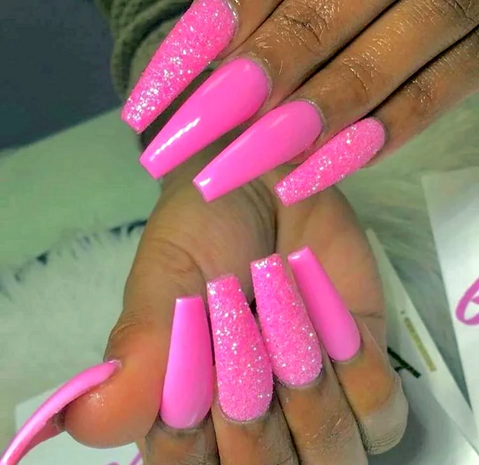 Нарощенные ногти розового цвета