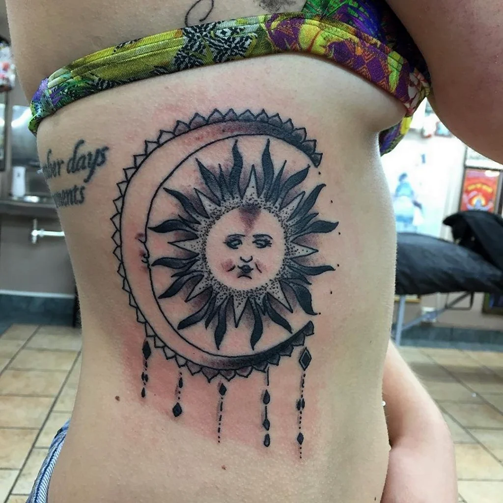 Необычное солнце тату