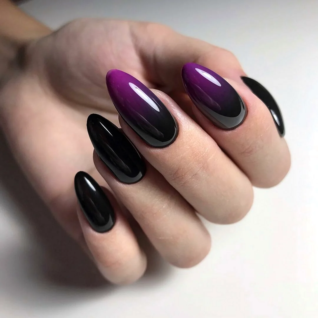 Ногти фиолетовые с черным