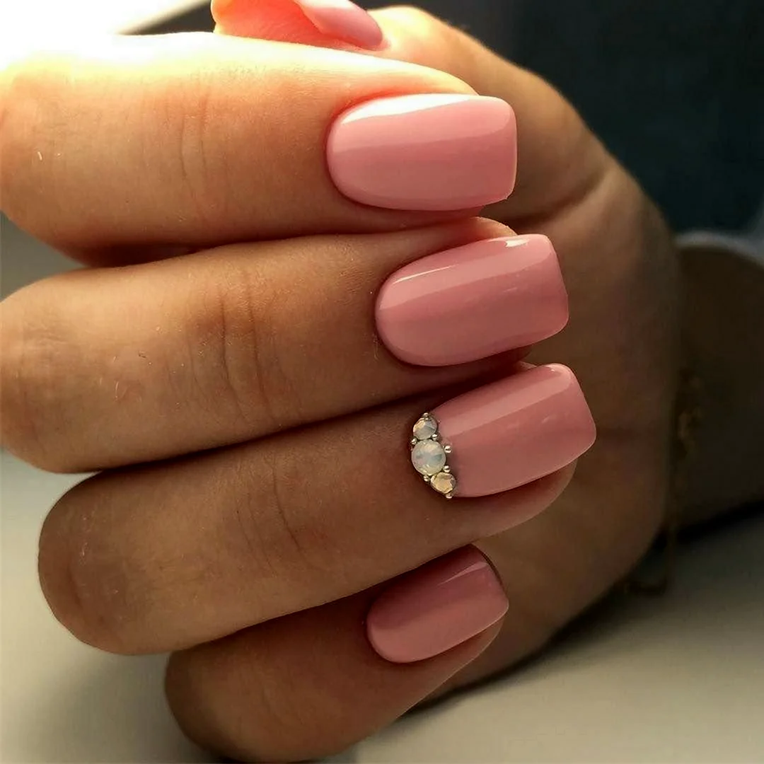 Ногти нежно розового цвета