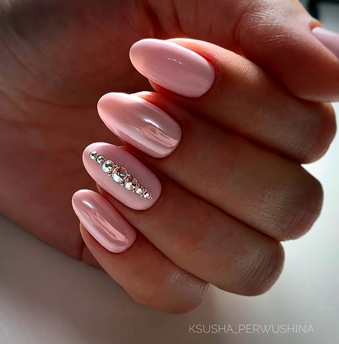 Ногти овальные нежно розовые