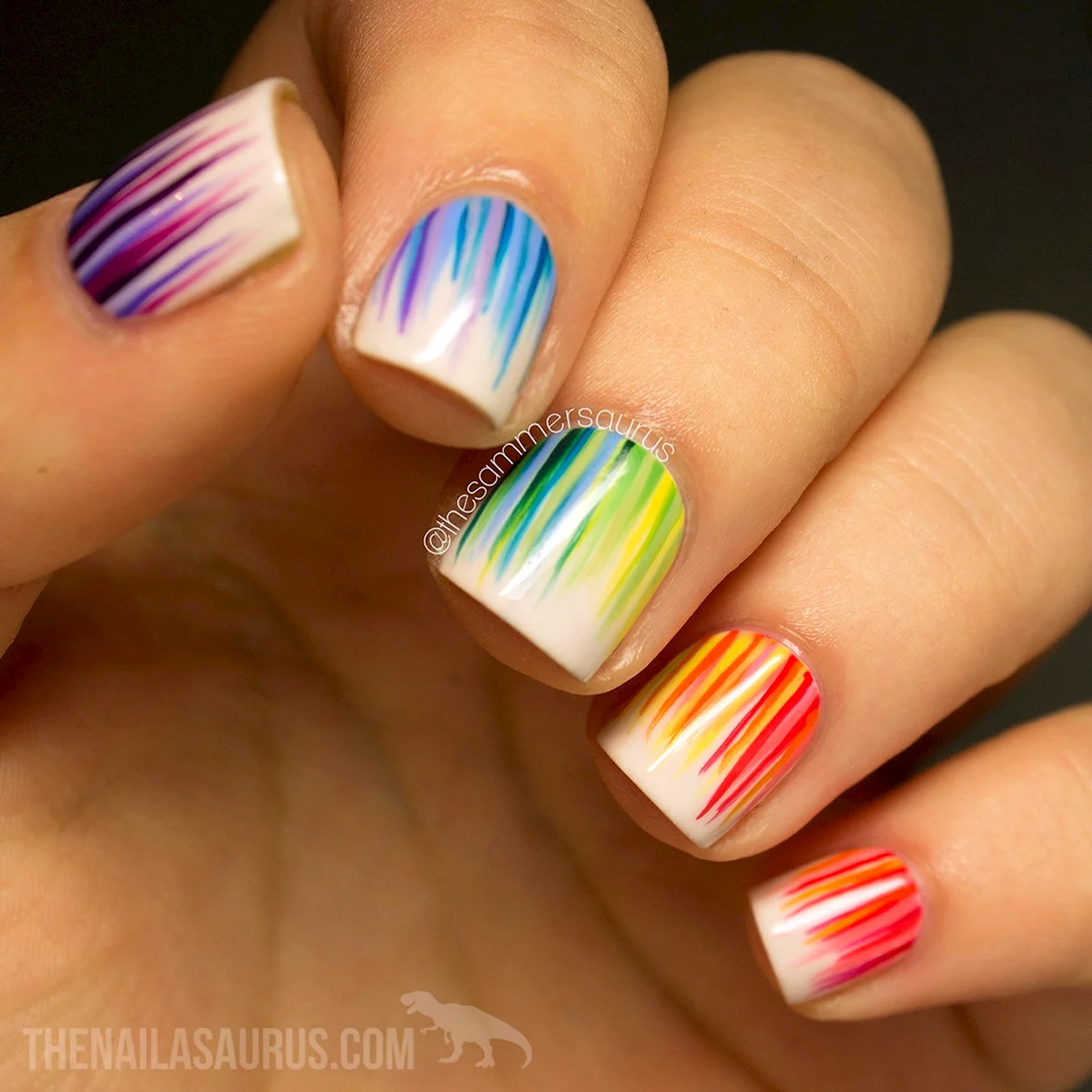 Ногти с разноцветными полосками