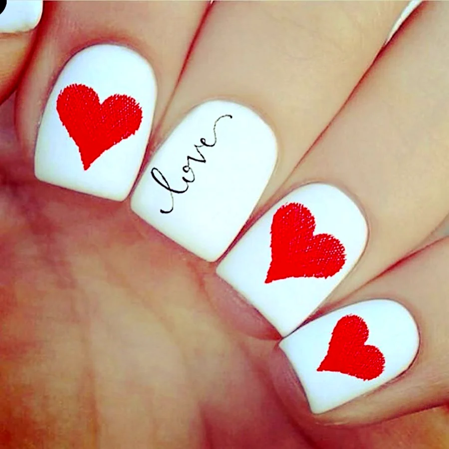 Ногти с сердечками