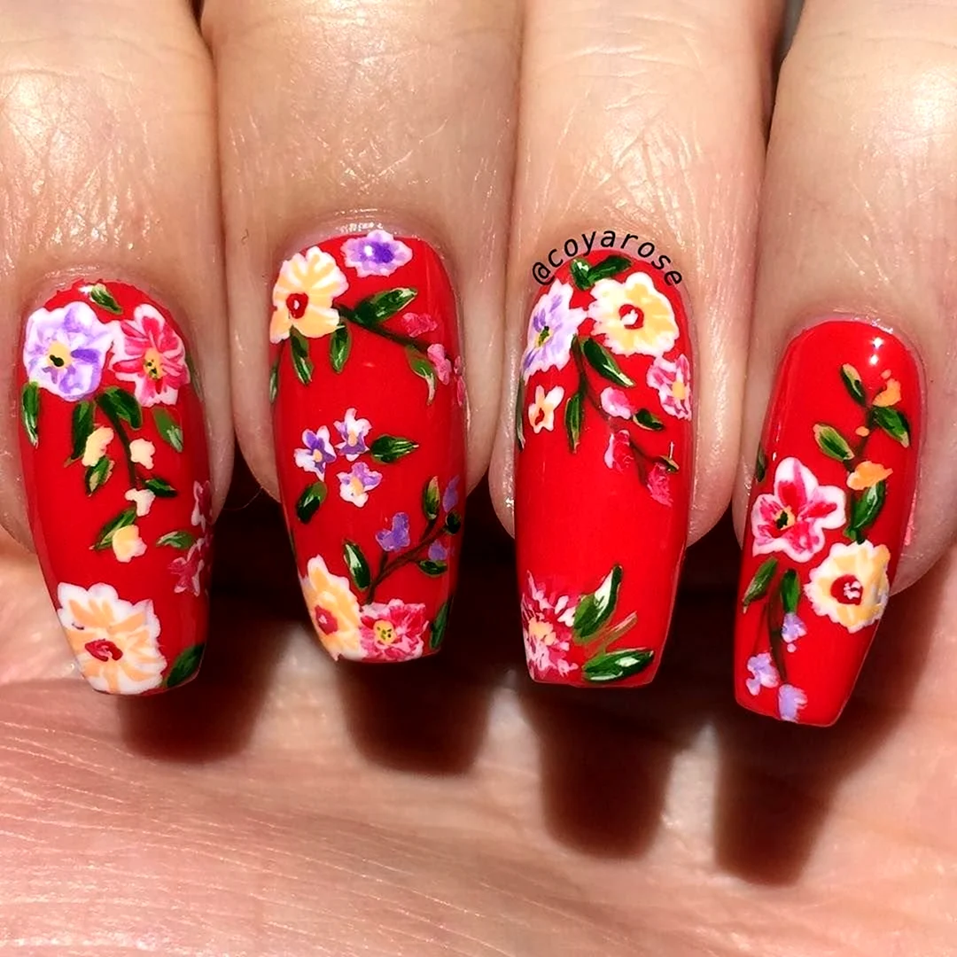 Ногти с цветочным принтом