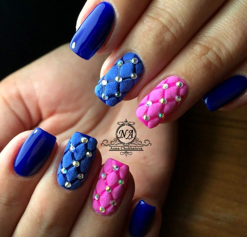 Ногти синие с розовым