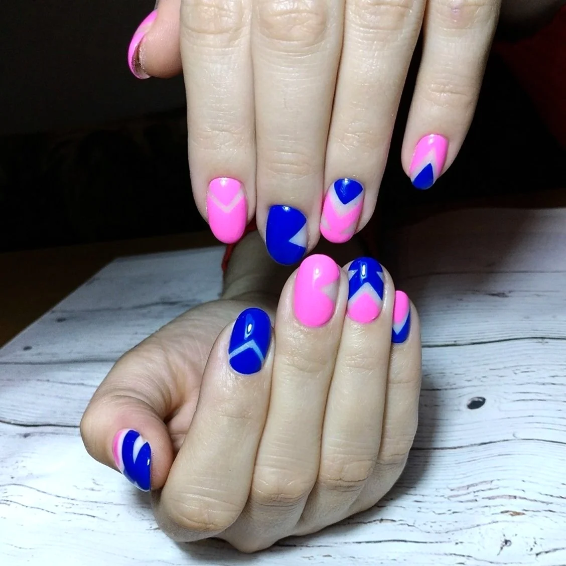 Ногти синие с розовым