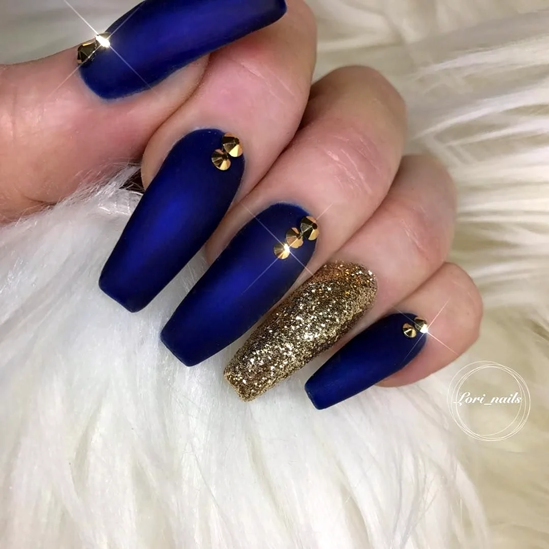 Ногти синие с золотом