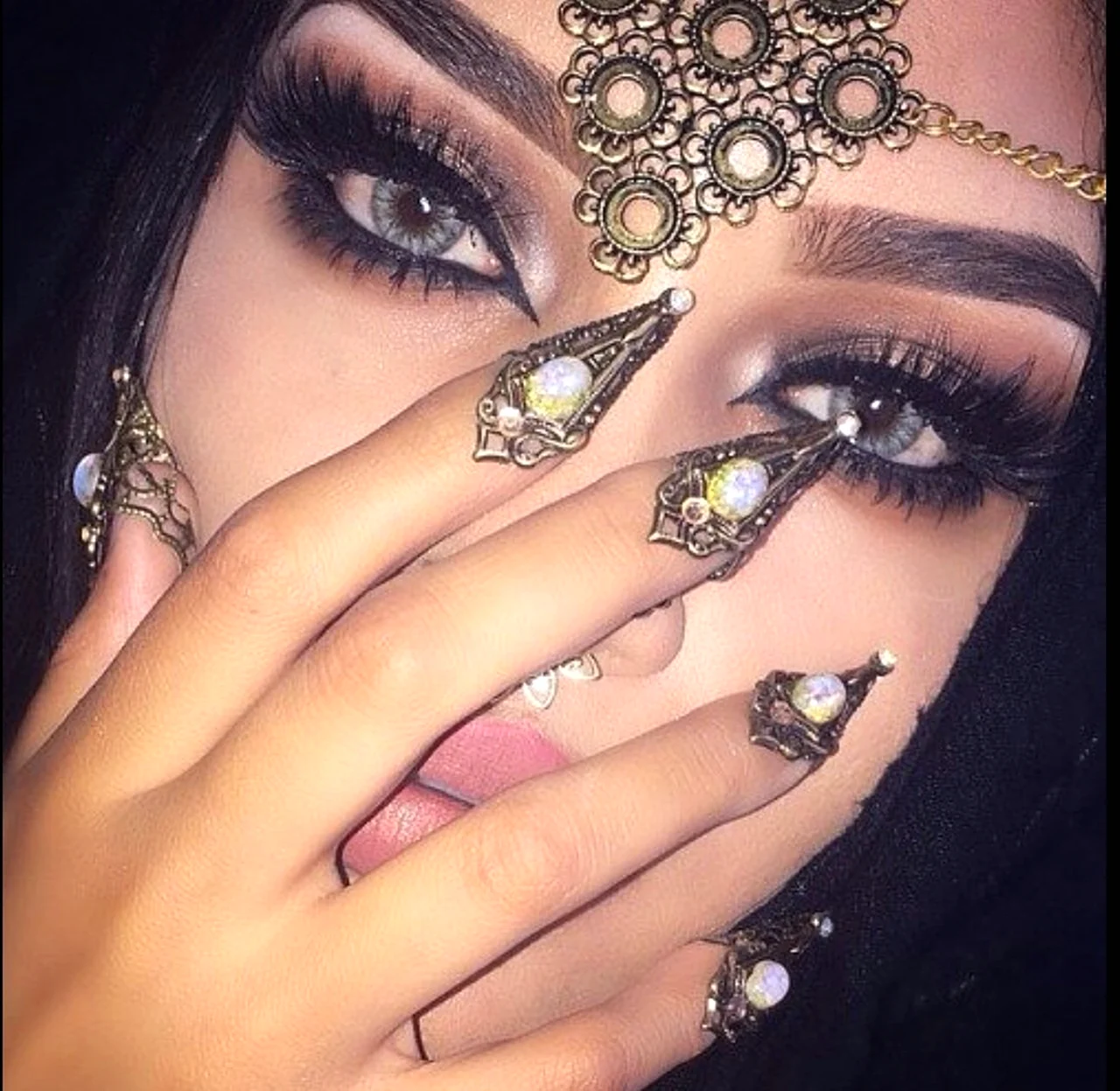 Ногти в арабском стиле
