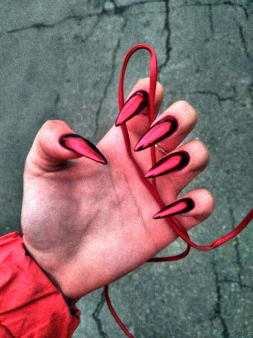 Ногти ведьмы маникюр красные
