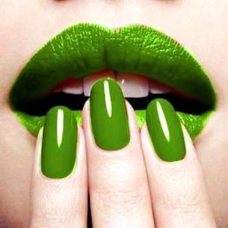 Ногти зеленого цвета