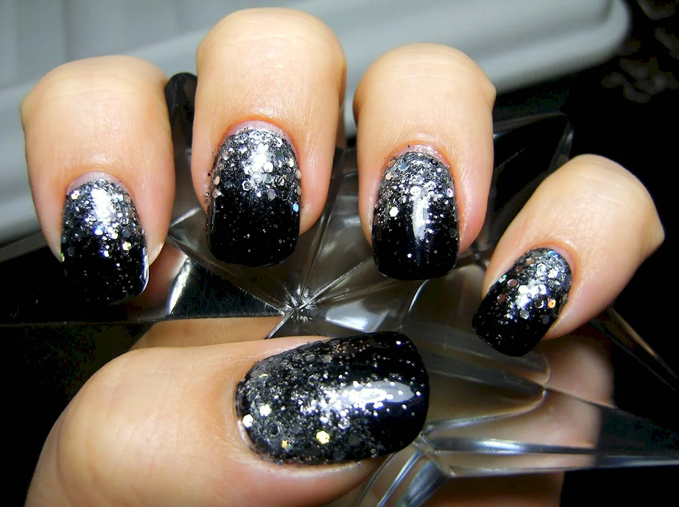 Новогодние ногти черные с серебром