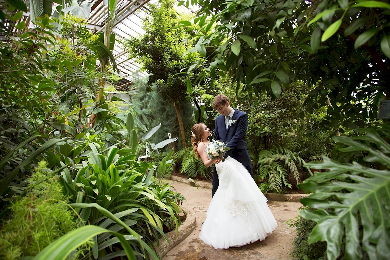 Оранжерея ботанического сада Свадебная фотосессия